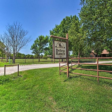 Texas Cabin On 130 Acres Walk To Lake Ray Roberts Collinsville Buitenkant foto