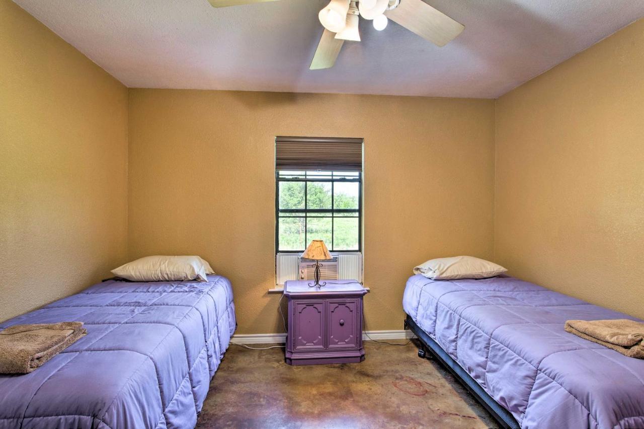 Texas Cabin On 130 Acres Walk To Lake Ray Roberts Collinsville Buitenkant foto